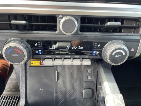 Used 2025 Toyota 4Runner TRD Off-Road Premium AWD/4WD image 17