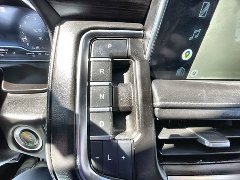 Used 2022 Chevrolet Suburban LT image 16