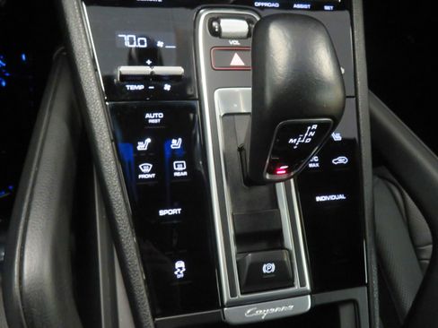 Used 2019 Porsche Cayenne image 38