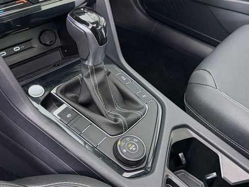 Used 2025 Volkswagen Taos SEL image 19