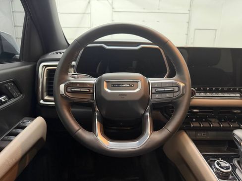 Used 2025 GMC Canyon Denali AWD/4WD image 11