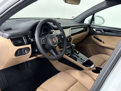 New 2026 Porsche Macan AWD/4WD image 4