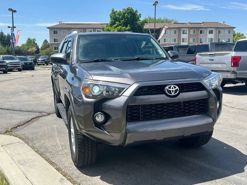 Used 2017 Toyota 4Runner SR5 AWD/4WD image 11