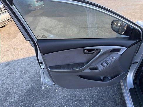 Used 2013 Hyundai Elantra GLS w/ Preferred Pkg image 17