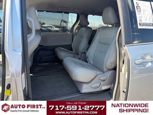 Used 2018 Toyota Sienna XLE w/ XLE Navigation Package FWD image 12