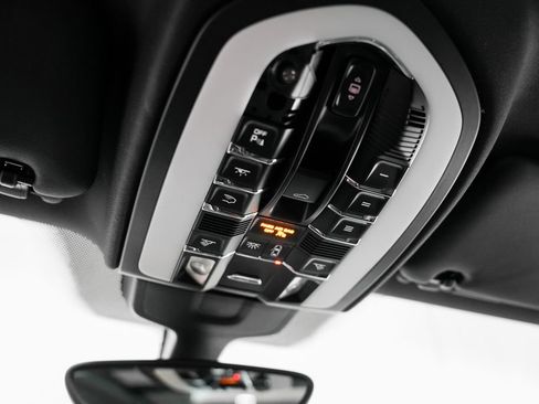 Used 2015 Porsche Cayenne S image 28