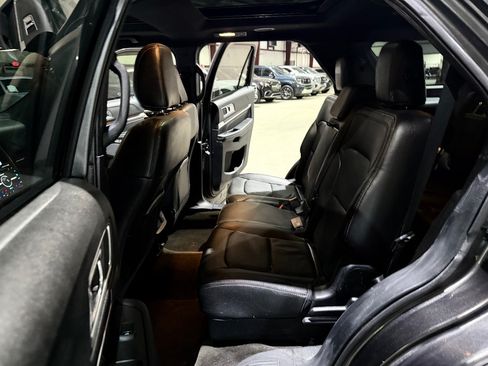 Used 2018 Ford Explorer Limited AWD/4WD image 17