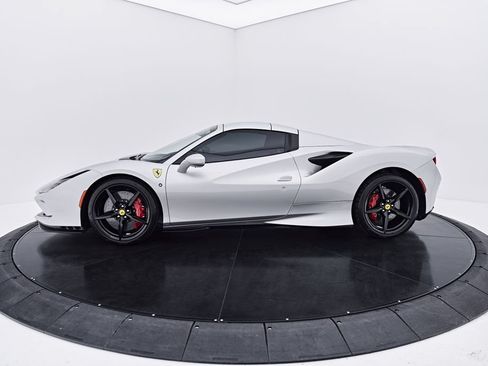 Used 2022 Ferrari F8 Tributo RWD image 20