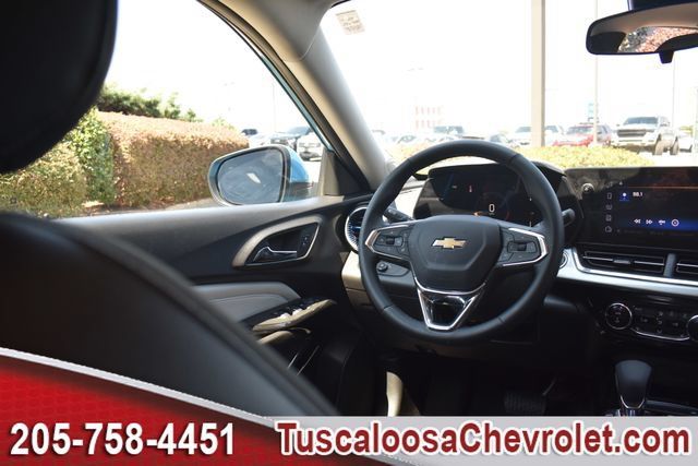 Used 2025 Chevrolet Trax LT w/ Driver Confidence Package FWD image 25
