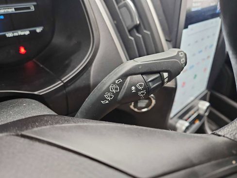 Used 2023 Ford Edge SE image 25