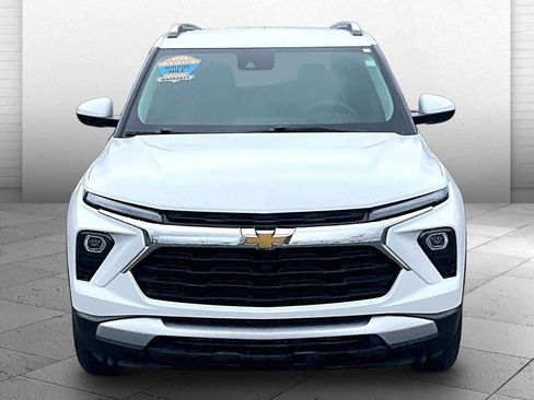 Used 2025 Chevrolet TrailBlazer LT AWD/4WD image 2