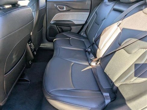 Used 2024 Jeep Compass Latitude image 17