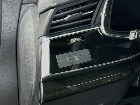 Used 2021 Audi Q8 Premium Plus image 11