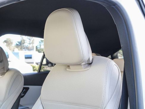 Used 2025 Mercedes-Benz GLC 300 image 19