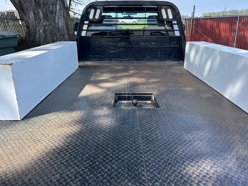 Used 2022 Ford F550 2WD Regular Cab Super Duty image 11