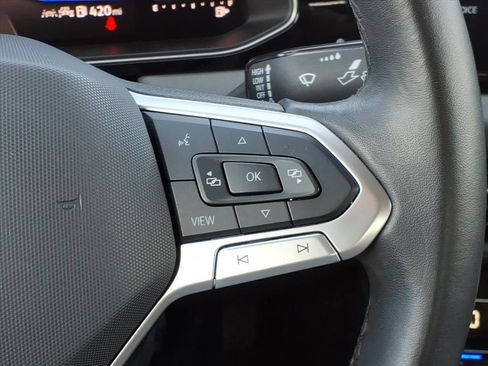 Used 2025 Volkswagen Jetta SE FWD image 13