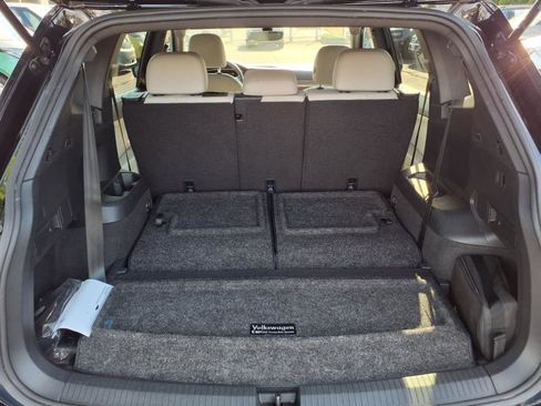 Certified 2023 Volkswagen Tiguan SE R-Line image 11