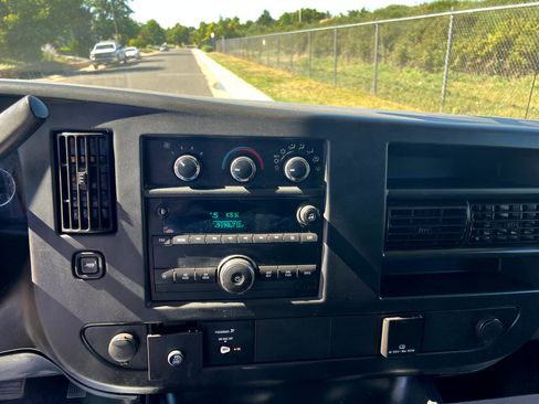 Used 2016 Chevrolet Express 2500 image 20