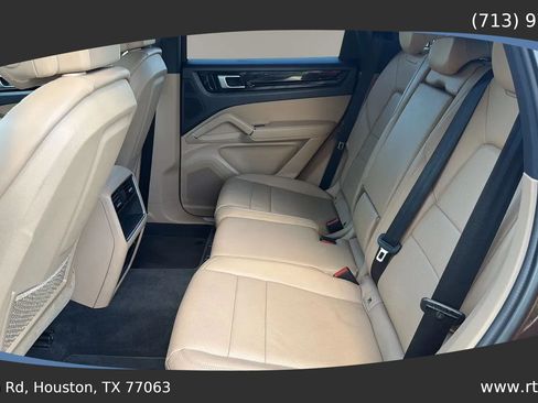 Used 2019 Porsche Cayenne AWD/4WD image 25