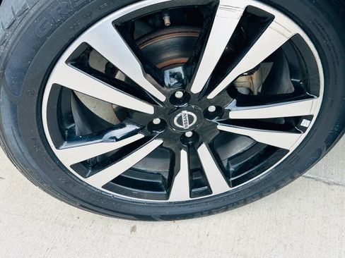 Used 2020 Nissan Kicks SV image 32