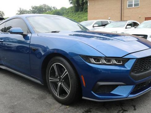 Used 2024 Ford Mustang Coupe RWD image 3