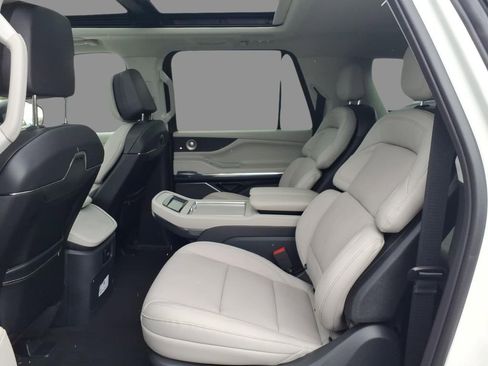 New 2026 Lincoln Navigator L Reserve w/ Jet Appearance Package image 5