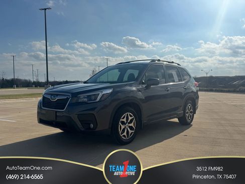 Used 2021 Subaru Forester Premium image 1