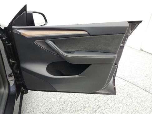 Used 2025 Tesla Model Y Long Range RWD image 20