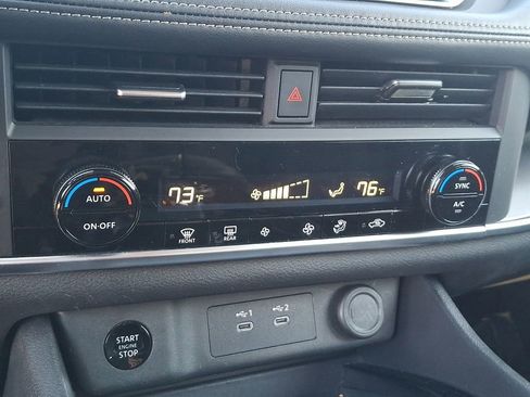 Used 2024 Nissan Rogue SV image 17