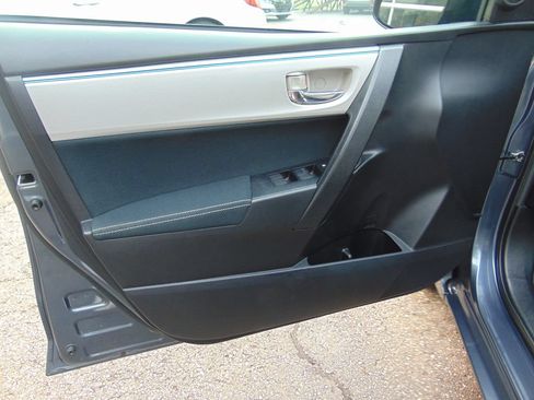 Used 2014 Toyota Corolla LE FWD image 18