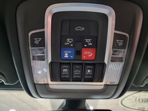 Used 2019 RAM 3500 Limited image 27