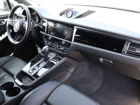 Certified 2023 Porsche Macan AWD/4WD image 27