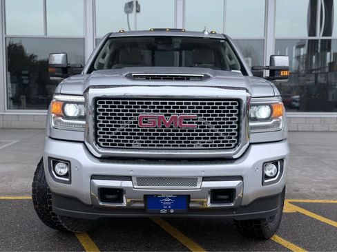 Used 2017 GMC Sierra 3500 Denali image 3