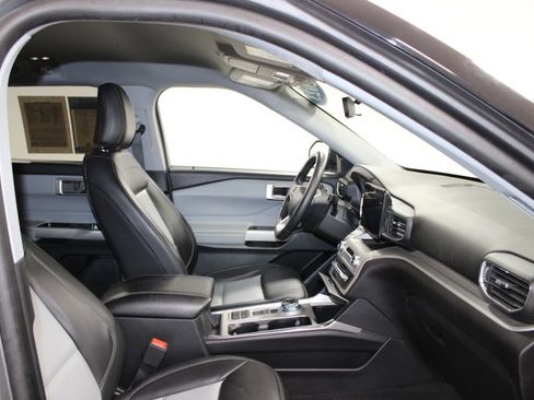 Used 2023 Ford Explorer XLT w/ Equipment Group 202A RWD image 29