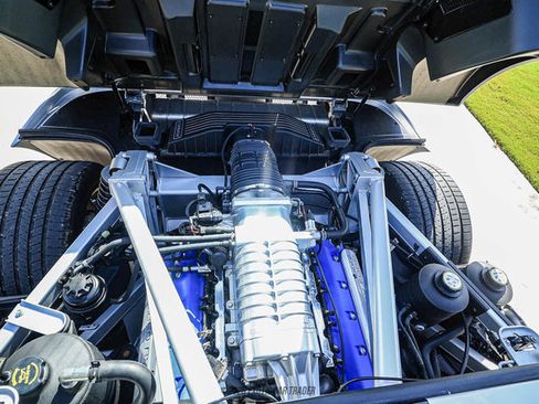Used 2005 Ford GT RWD image 16