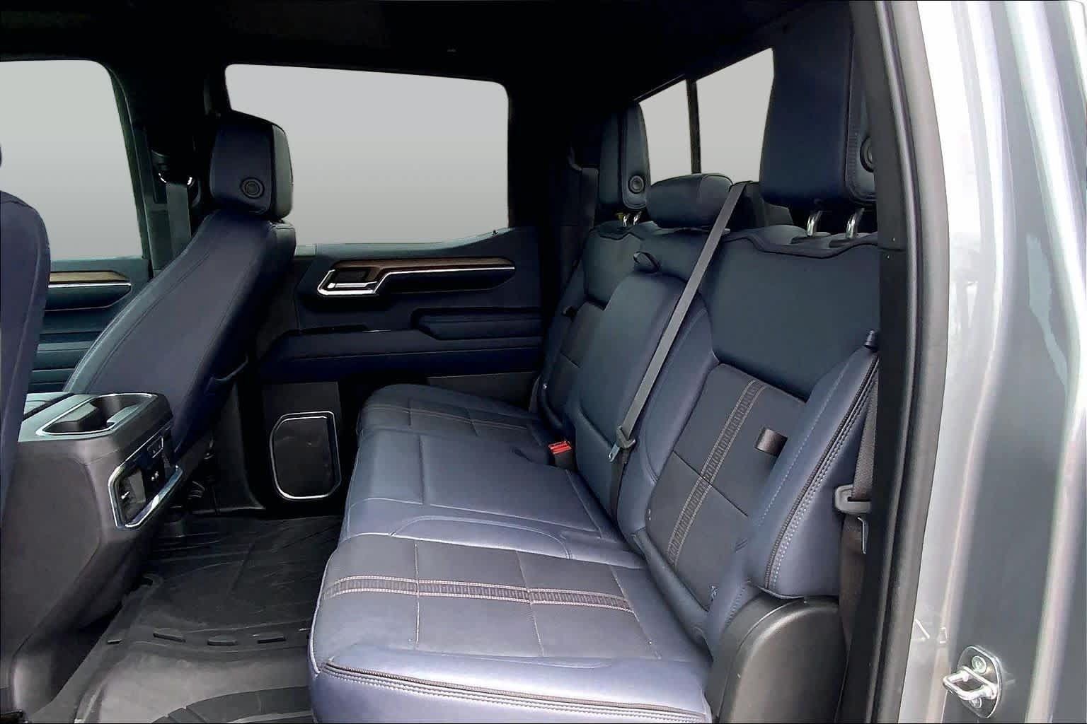 Used 2023 Chevrolet Silverado 1500 High Country w/ High Country Premium Package AWD/4WD image 34