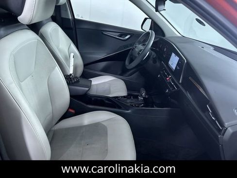 New 2023 Kia Niro EX Touring image 27