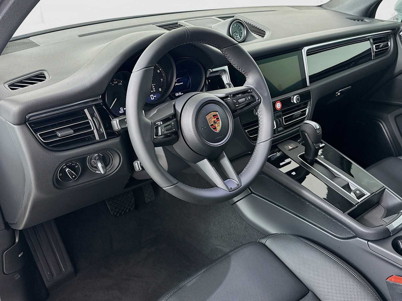 Used 2026 Porsche Macan AWD/4WD image 4
