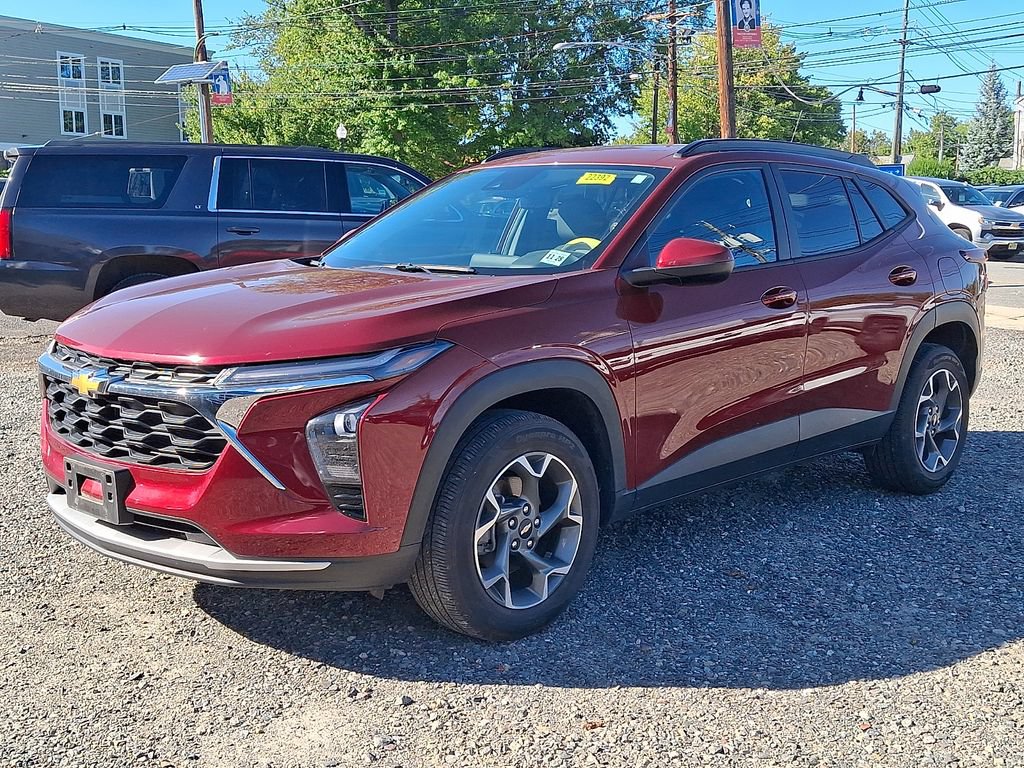 Certified 2024 Chevrolet Trax LT FWD image 3