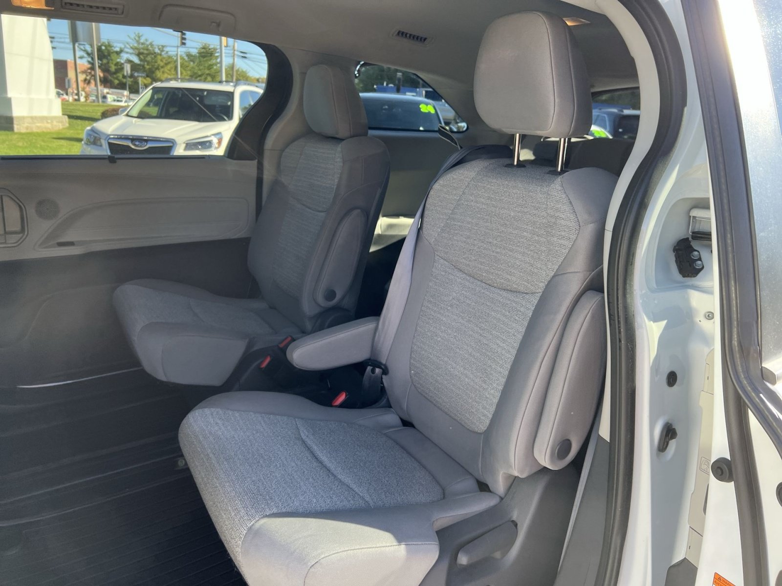 Used 2021 Toyota Sienna LE AWD/4WD image 23