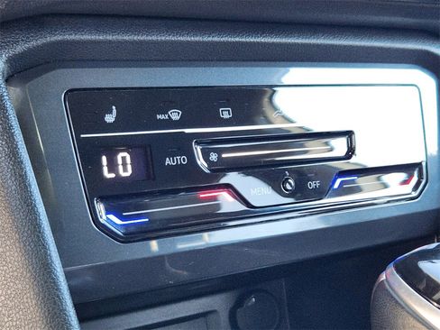 Used 2022 Volkswagen Tiguan SE R-Line image 13