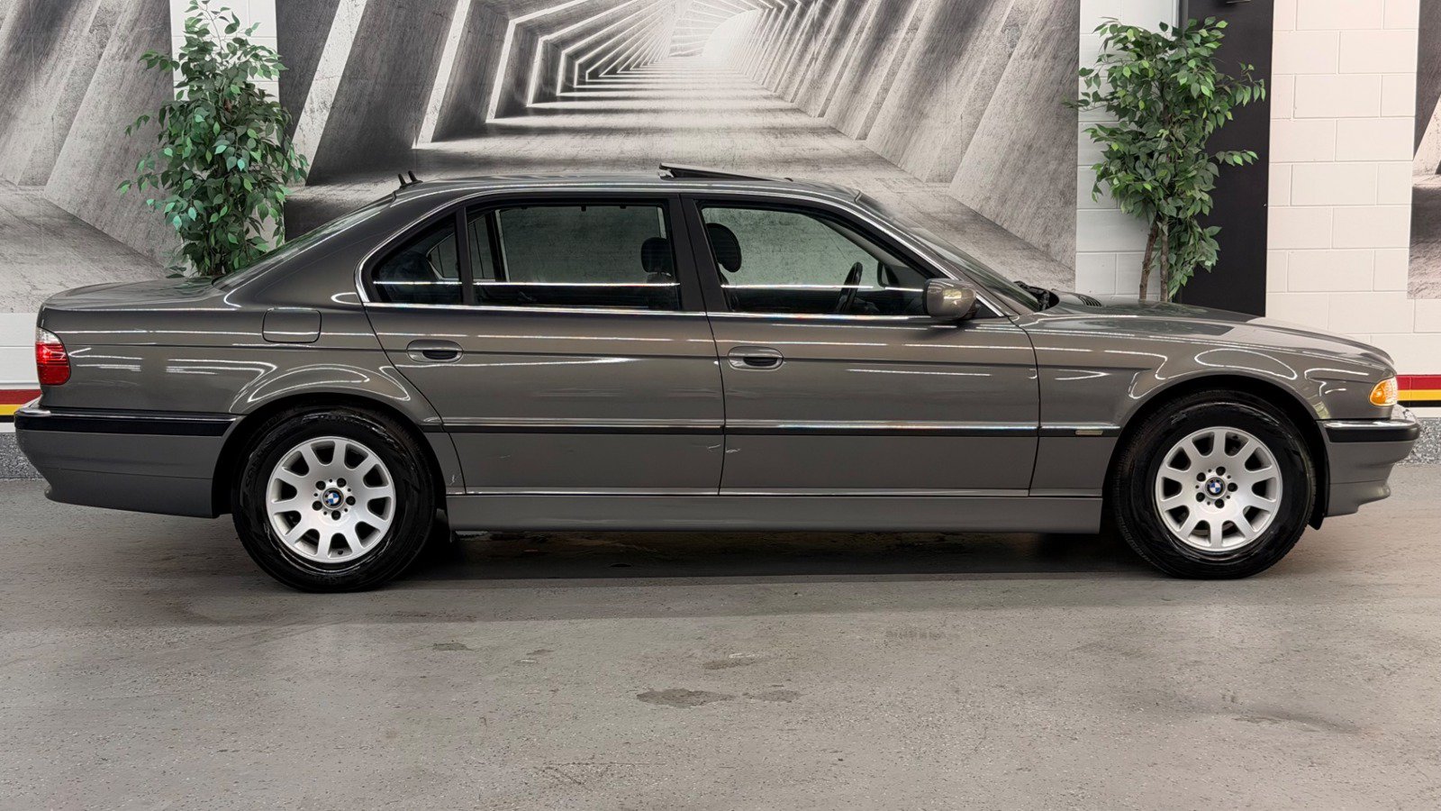Used 2001 BMW 740iL RWD image 6