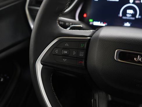 Used 2024 Jeep Grand Cherokee L Laredo image 24