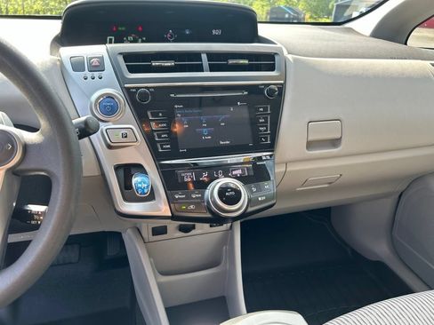 Used 2017 Toyota Prius V Three FWD image 18