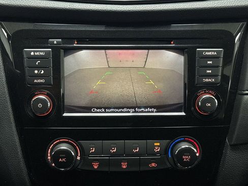 Used 2019 Nissan Rogue SV image 32