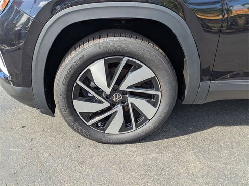 Used 2025 Volkswagen Atlas SE image 13