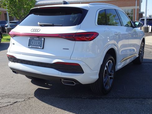 Certified 2025 Audi Q5 Premium Plus w/ Premium Plus AWD/4WD image 5
