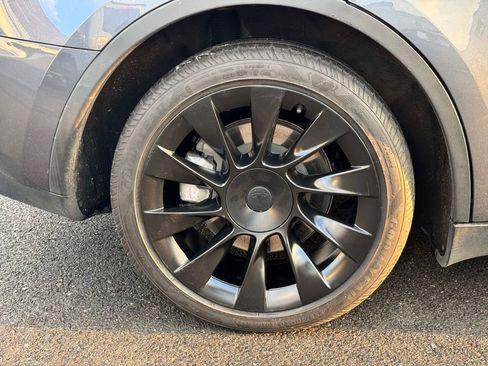 Used 2023 Tesla Model Y Long Range image 13