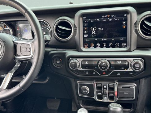 Used 2022 Jeep Gladiator Overland w/ Popular Equipment Package AWD/4WD image 19