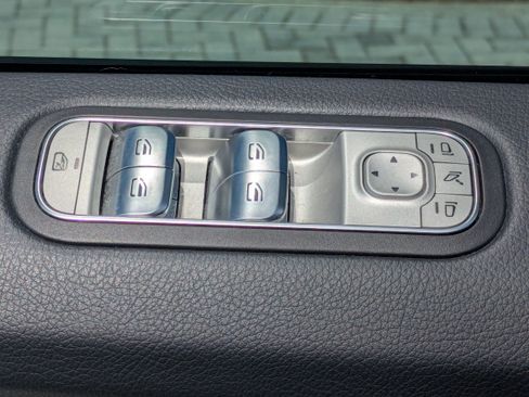 Used 2025 Mercedes-Benz G 550 image 25